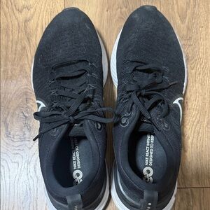 Nike Womans Black Athletic Sneakers